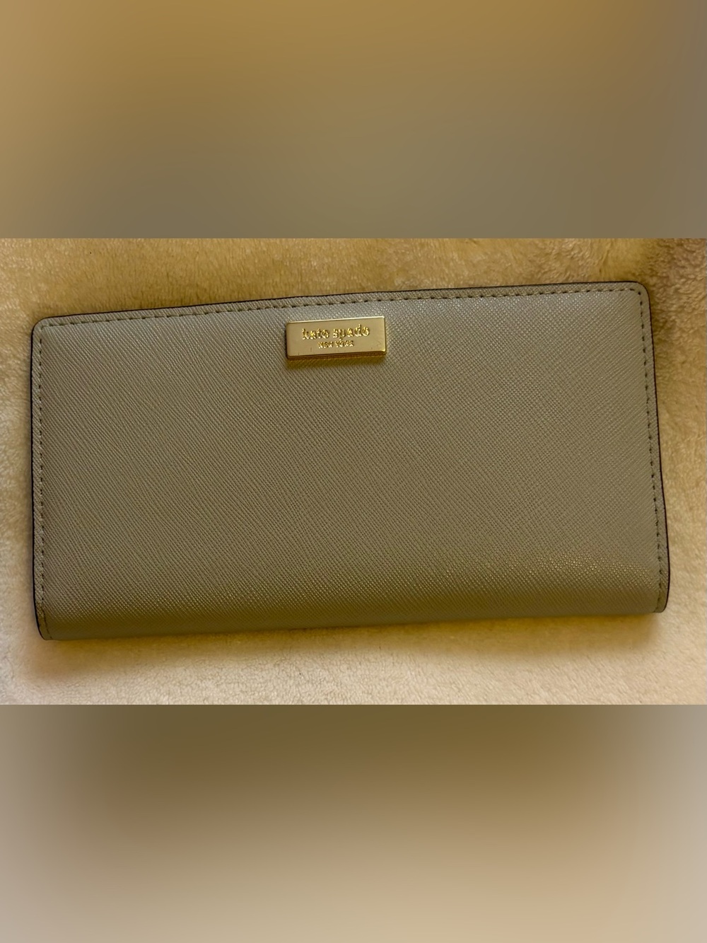 Kate Spade Newbury Lane Grey Saffiano  Leather Zip Wallet with Gold Plaque